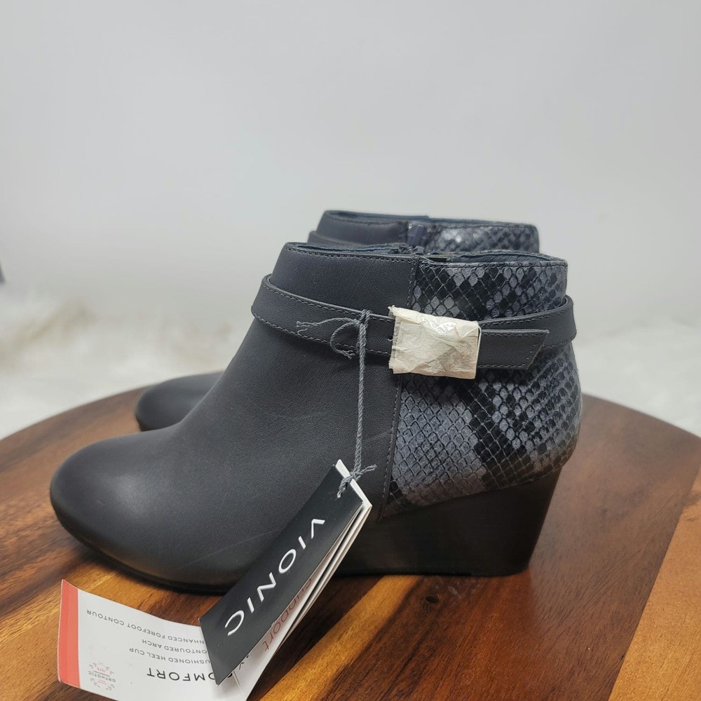 Vionic Hasta Black Gray Snake Print Wedge Ankle Boots Women's 5 NWT